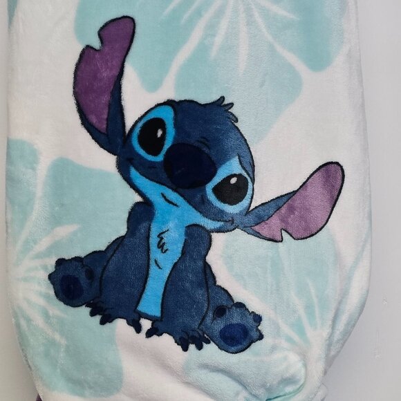 NWT Plush Stitch Blanket - Picture 2 of 4